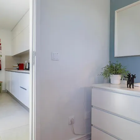 Belem 3Br With Balcony By Lovelystay